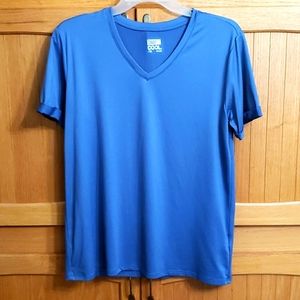 32 Degrees Cool Country Blue Medium short sleeve v-neck shirt